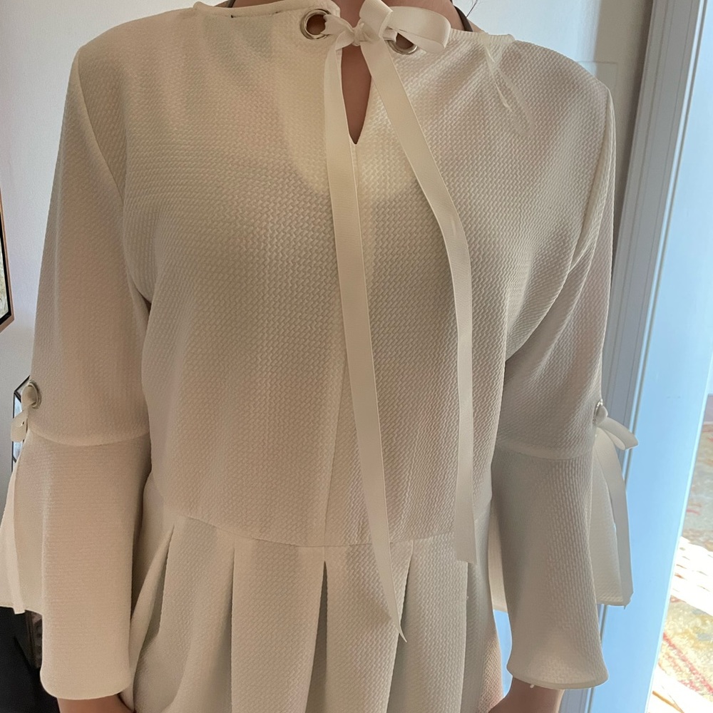 Boutique; bright white, beautiful sleeves. Super flattering..boho